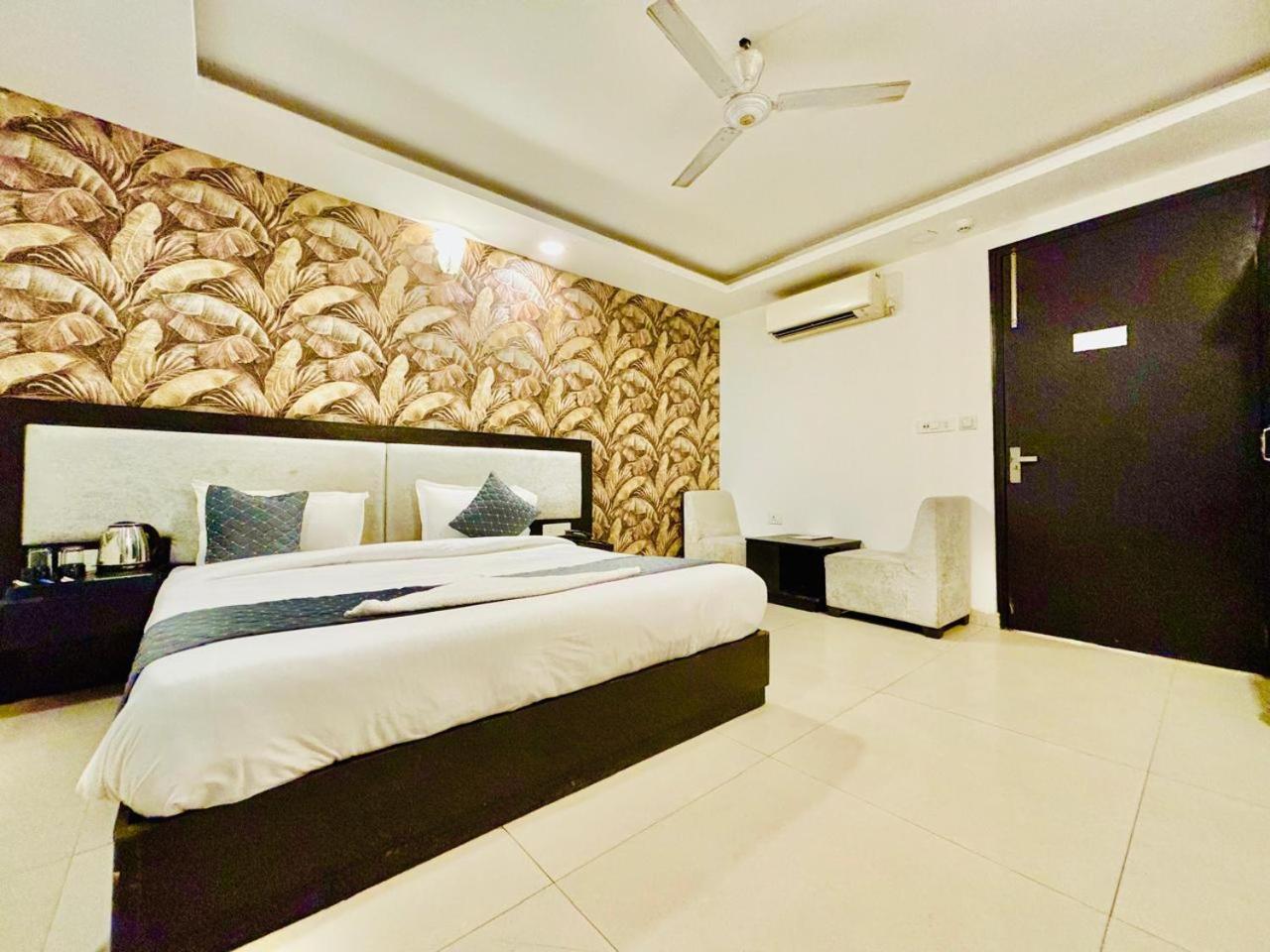 The Bellwood Suites Near Igi Airport New Delhi Exterior photo