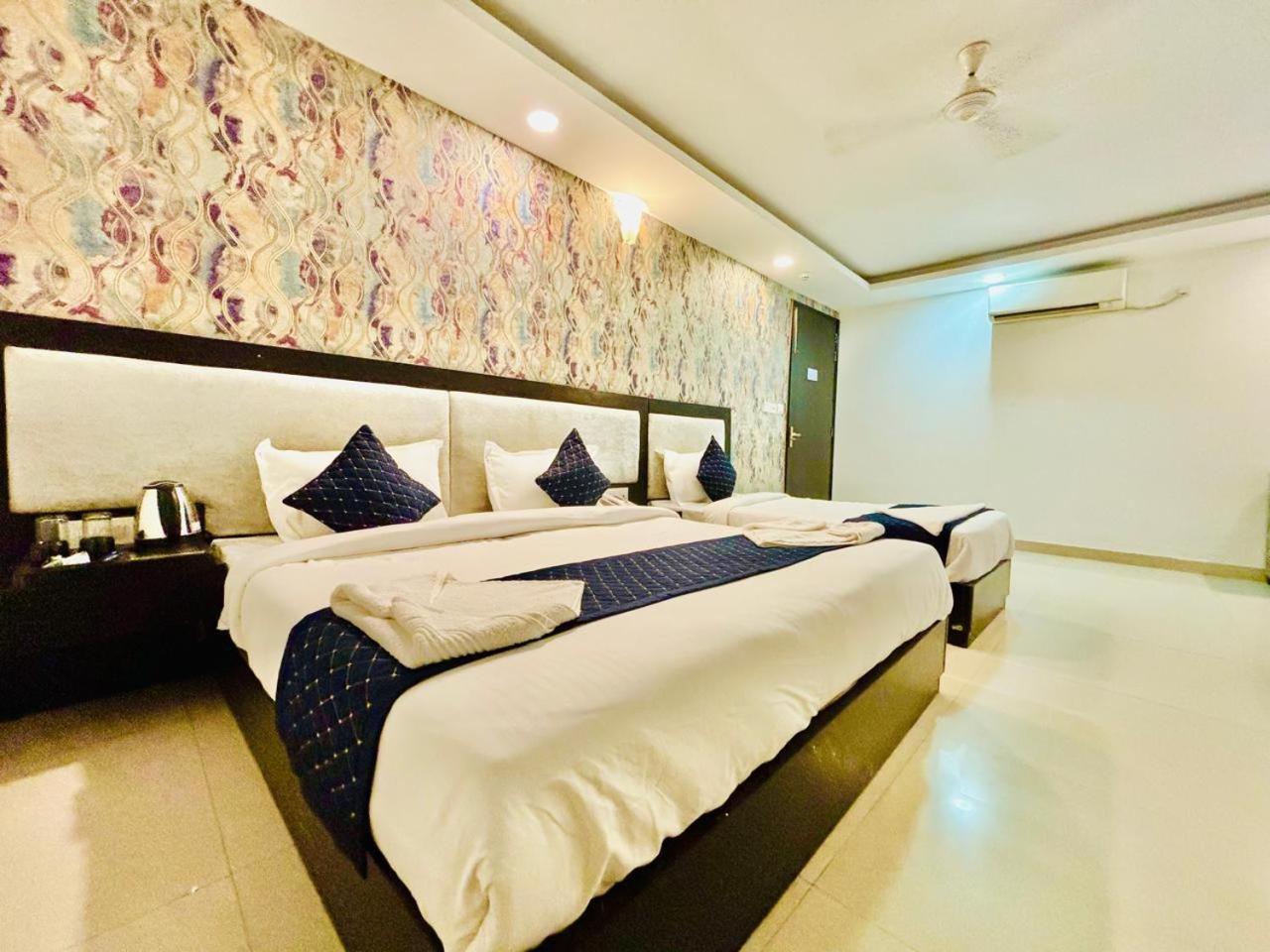 The Bellwood Suites Near Igi Airport New Delhi Exterior photo